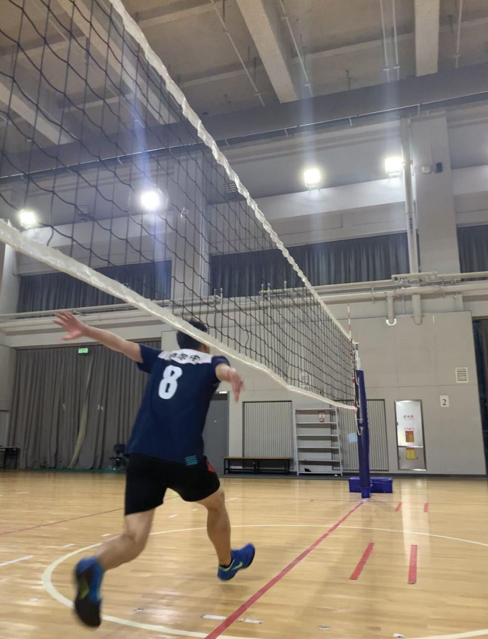 Motion Features of Legs in Volleyball Block Jump Based on Biomechanical